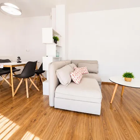 1br Ap With Location & Big Balcony *