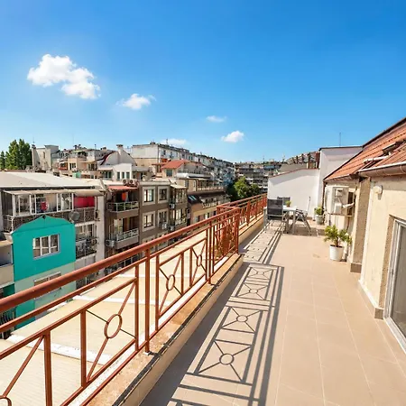 1br Ap With Location & Big Balcony