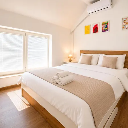 Apartment 1br Ap With Location & Big Balcony *