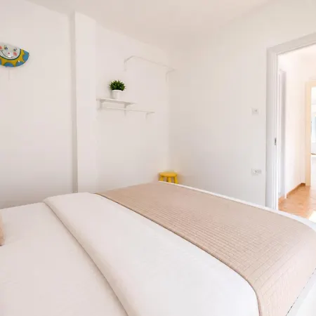 Apartman 1br Ap With Location & Big Balcony
