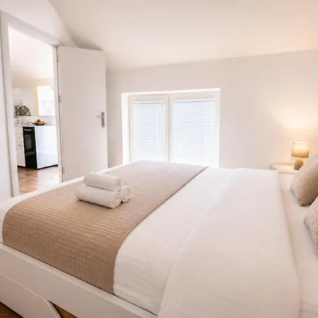 1br Ap With Location & Big Balcony Apartment *