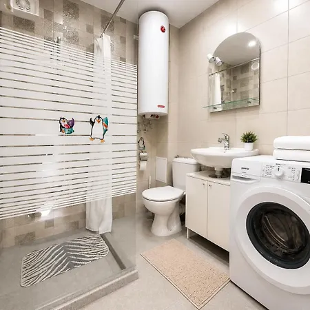 Apartman 1br Ap With Location & Big Balcony *