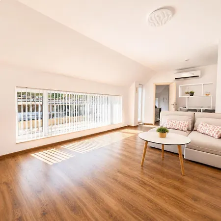 Apartman 1br Ap With Location & Big Balcony